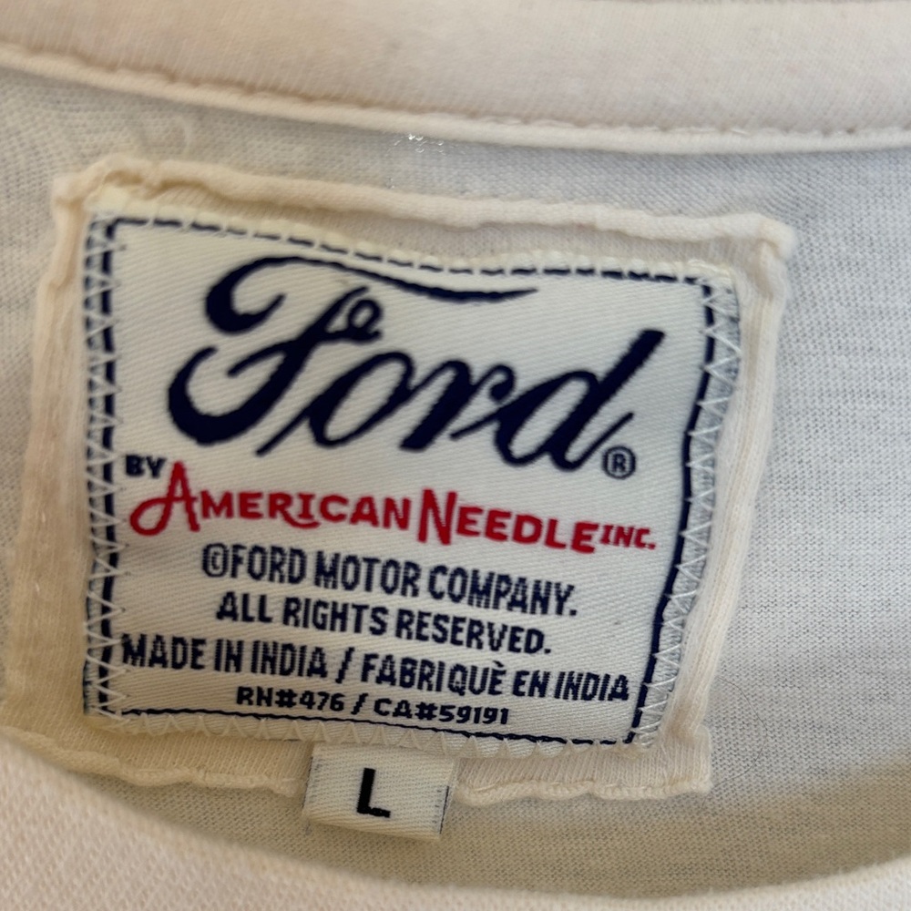FORD Mustang Boss 302 Graphic Tee - Cream with Blue Car Print - Picture 4 of 6